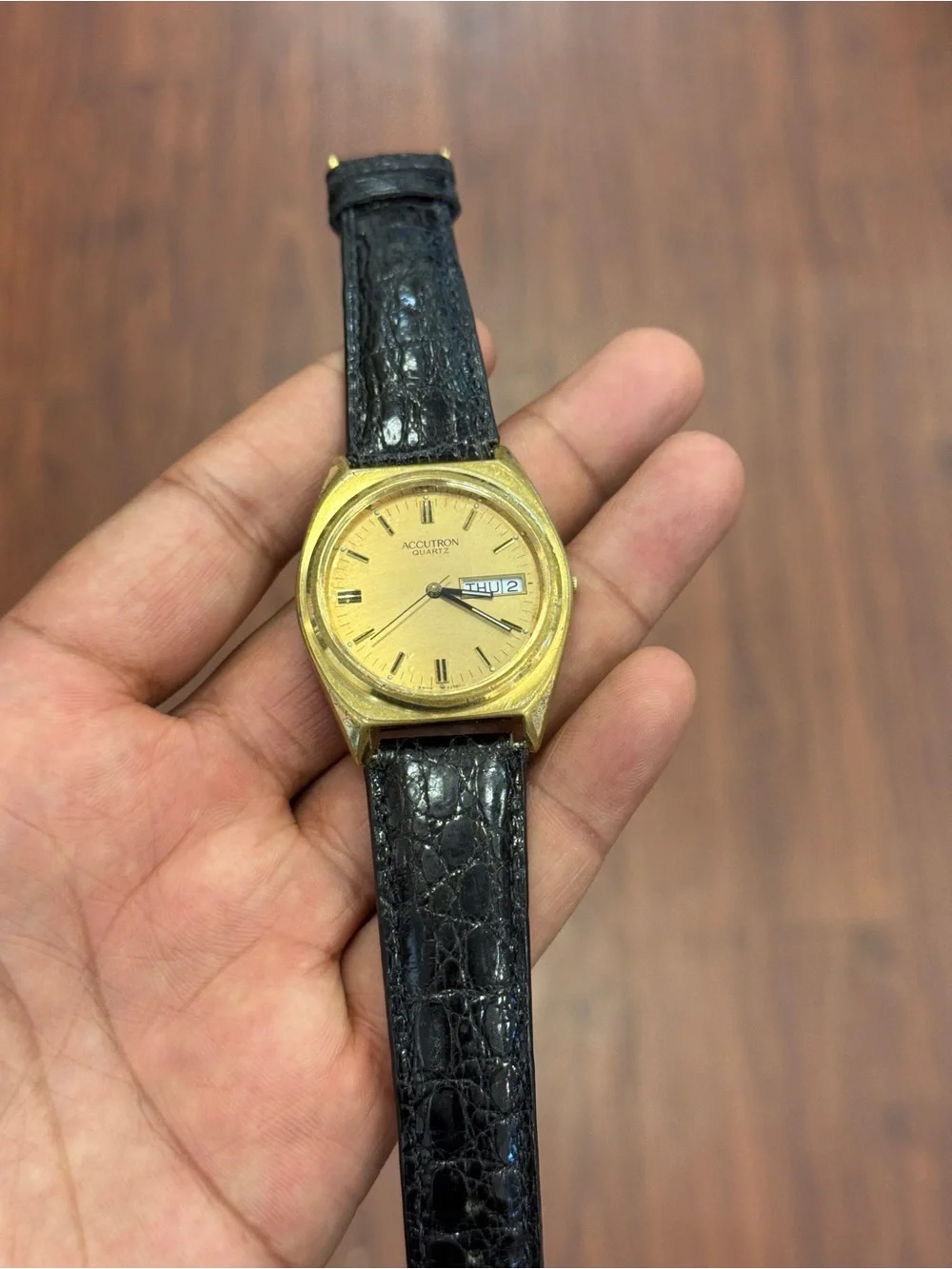 Bulova Accutron vintageSwiss Quartz Watch  Men Gold Tone  Day Date leather strap